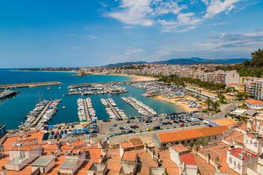 Blanes, İspanya - 26 Haziran 2016: Panoramik hava görünümünde Blanes Costa Brava içinde bir güzel yaz günü, İspanya