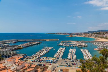 Blanes, İspanya - 26 Haziran 2016: Panoramik hava görünümünde Blanes Costa Brava içinde bir güzel yaz günü, İspanya
