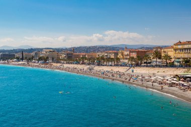 Nice, Fransa - 21 Haziran 2016: Hava manzarasına güzel yaz gün, Fransa Nice'de Halk Plajı