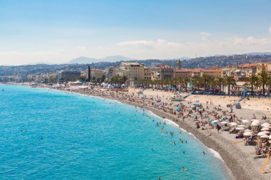 Nice, Fransa - 21 Haziran 2016: Hava manzarasına güzel yaz gün, Fransa Nice'de Halk Plajı