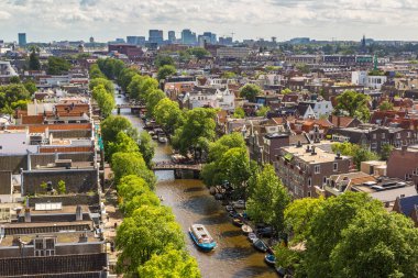 Amsterdam, Hollanda - 16 Haziran 2016: Panoramik hava görünümünde Amsterdam bir güzel yaz günü, Hollanda