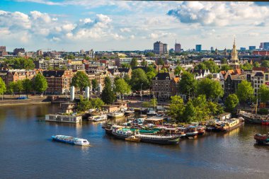 Amsterdam, Hollanda - 16 Haziran 2016: Panoramik hava görünümünde Amsterdam bir güzel yaz günü, Hollanda