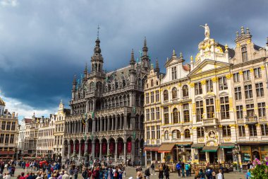 Brussels, Belçika - 16 Haziran 2016: The Grand Place güzel yaz günü Brüksel, Belçika üzerinde 16 Haziran 2016