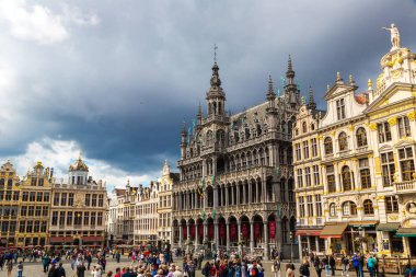 Brussels, Belçika - 16 Haziran 2016: The Grand Place güzel yaz günü Brüksel, Belçika üzerinde 16 Haziran 2016