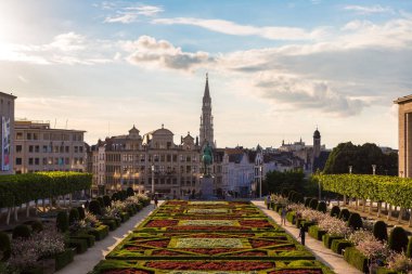 Brussels, Belçika - 16 Haziran 2016: Cityscape Brüksel'bir güzel yaz günü, Belçika