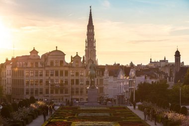 Brussels, Belçika - 16 Haziran 2016: Cityscape Brüksel'bir güzel yaz gecesi, Belçika