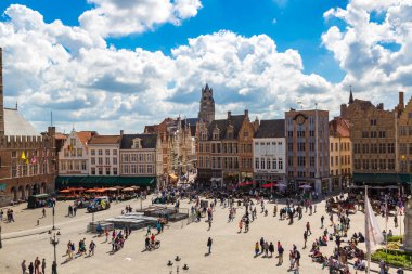 Bruges, Belçika - 14 Haziran 2016: Panoramik pazar meydanında bir güzel yaz günü Bruges'de, Belçika 14 Haziran 2016 '