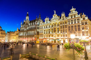 Brussels, Belçika - 16 Haziran 2016: The Grand Place güzel yaz nigth, Belçika Brüksel'deki