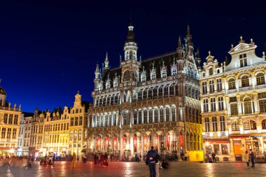 Brussels, Belçika - 16 Haziran 2016: The Grand Place güzel yaz nigth, Belçika Brüksel'deki