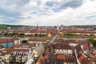 Würzburg, Almanya - 18 Haziran 2016: Panoramik hava görünümünde Wurzburg bir güzel yaz günü, Almanya