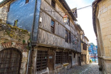 Honfleur, Fransa - 18 Haziran 2016: Müze içinde bir güzel yaz gün, Fransa eski Honfleur
