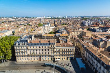 Bordeaux, Fransa - 27 Haziran 2016: Panoramik hava görünümünde Bordeaux güzel yaz günü, Fransa