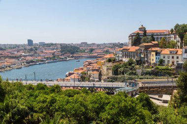 Porto, Portekiz - 12 Haziran 2016: Panoramik hava görünümünde Porto bir güzel yaz günü, Portekiz