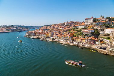 Porto, Portekiz - 12 Haziran 2016: Panoramik hava görünümünde Porto bir güzel yaz günü, Portekiz