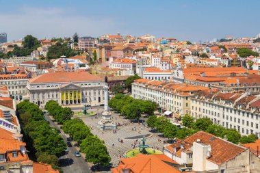 Lisbon, Portekiz - 12 Haziran 2016: Panoramik hava görünümünde Rossio Meydanı Lizbon bir güzel yaz günü, Portekiz