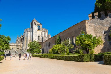 Estoril, Portekiz - 21 Haziran 2016: Ortaçağ Templar kalede bir güzel yaz günü, Portekiz tomar