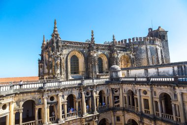 Estoril, Portekiz - 21 Haziran 2016: Ortaçağ Templar kalede bir güzel yaz günü, Portekiz tomar