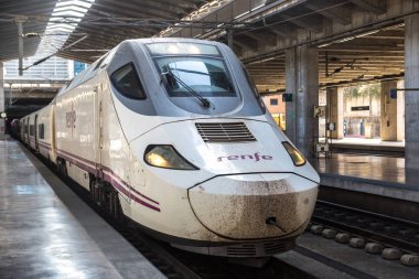 Cordoba, İspanya - 27 Haziran 2016: Tren istasyonunda bir güzel yaz günü, İspanya Cordoba