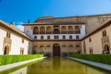 Granada, İspanya - 14 Haziran 2016: Court, mersinden bir güzel yaz günü, 14 Haziran 2016 İspanya Granada'da Alhambra