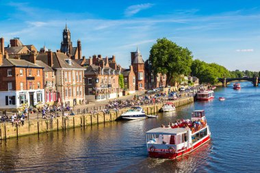 York, İngiltere - 25 Haziran 2016: Nehir Ouse York bir güzel yaz günü, İngiltere, Birleşik Krallık üzerinde 25 Haziran 2016 yılında North Yorkshire'deki / daki