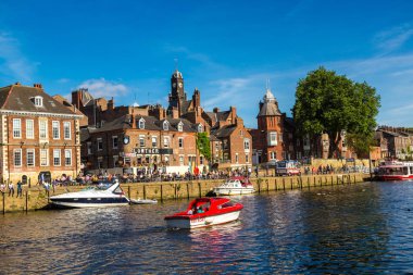 York, İngiltere - 25 Haziran 2016: Nehir Ouse York bir güzel yaz günü, İngiltere, Birleşik Krallık üzerinde 25 Haziran 2016 yılında North Yorkshire'deki / daki