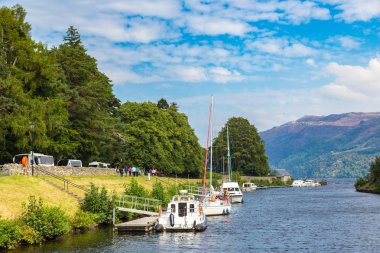 Loch Ness, İskoçya - 27 Haziran 2016: Fort Augustus ve Loch Ness Gölü İskoçya'da bir güzel yaz günü, İngiltere üzerinde 27 Haziran 2016 yılında