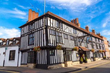 Stratford-Upon-Avon, İngiltere-15 Haziran 2016: Stratford upon Avon, yarı ahşap evde bir güzel yaz günü, İngiltere, Amerika Birleşik Devletleri