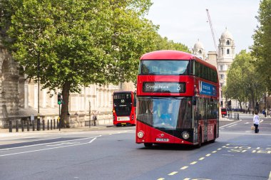 London, Büyük Britanya - 14 Haziran 2016: Modern kırmızı Çift katlı otobüs, Londra, İngiltere, İngiltere 14 Haziran 2016
