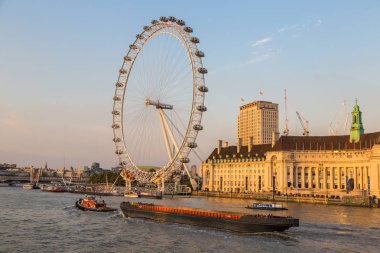 LONDON, UNITED KINGDOM - 14 Haziran 2016: Londra gözü, güzel bir yaz gününde büyük dönme dolap, Londra, İngiltere, Birleşik Krallık