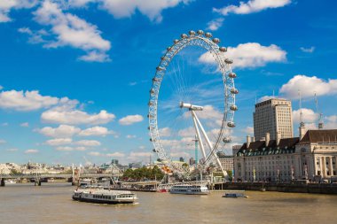 LONDON, UNITED KINGDOM - 14 Haziran 2016: Londra gözü, güzel bir yaz gününde büyük dönme dolap, Londra, İngiltere, Birleşik Krallık
