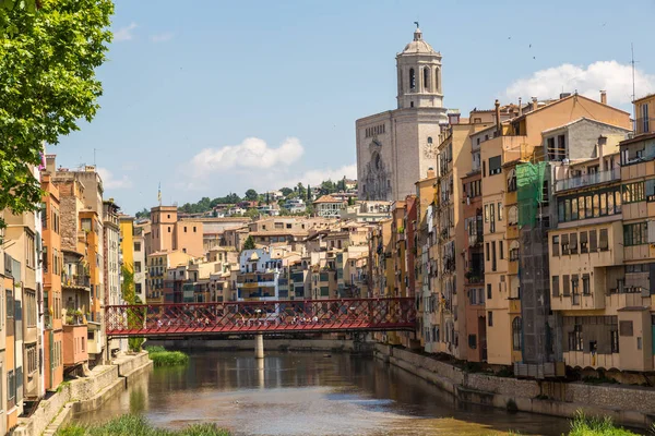 Girona Spanien Juni 2016 Bunte Häuser Eiffelbrücke Und Marienkathedrale Hintergrund — Stockfoto