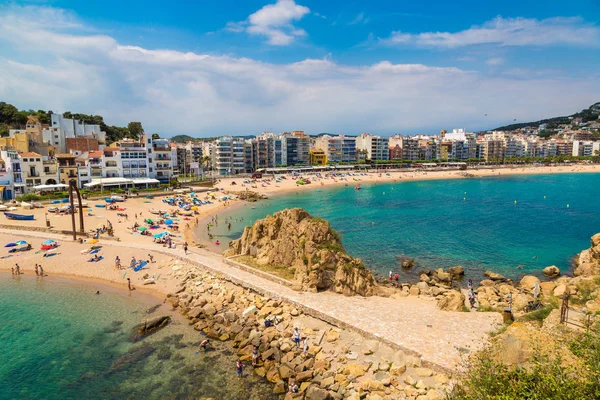 Blanes Spain June 2016 Turister Trives Stranden Blanes Costa Brava – stockfoto