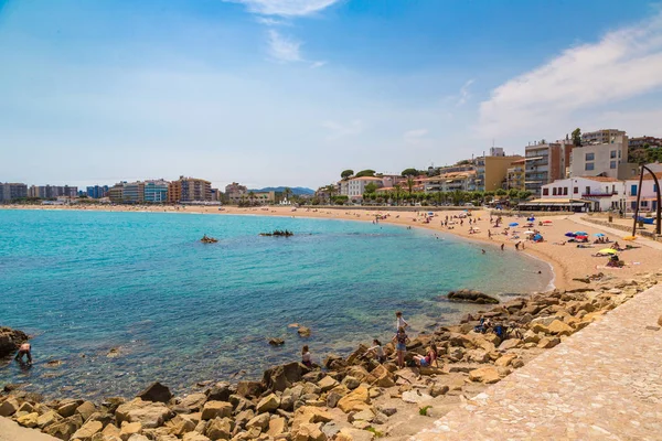 Blanes España Junio 2016 Los Turistas Disfrutan Playa Blanes Costa — Foto de Stock