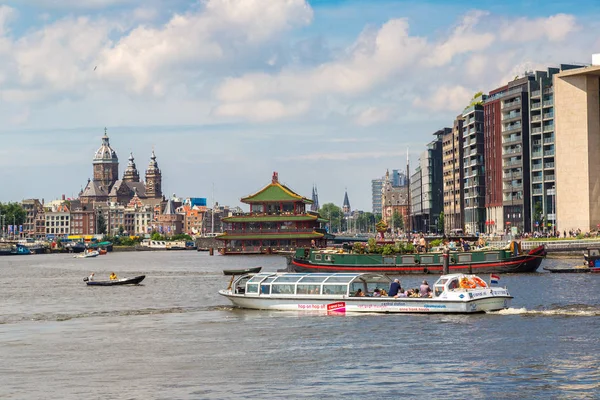 Amsterdam Países Bajos Junio 2016 Canal Iglesia San Nicolás Ámsterdam —  Fotos de Stock