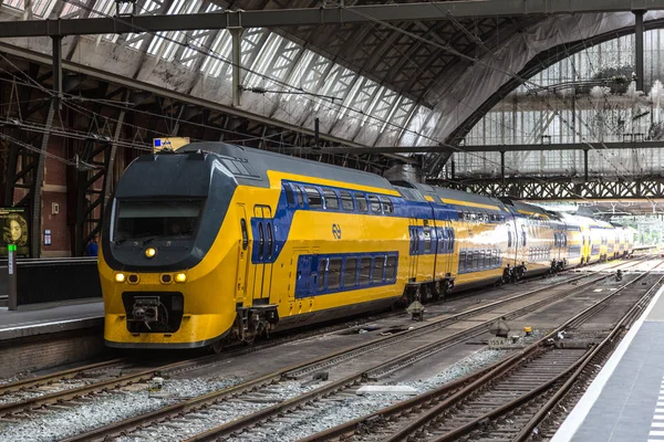 Amsterdam Nederland Juni 2016 Centraal Station Amsterdam Een Mooie Zomerdag — Stockfoto