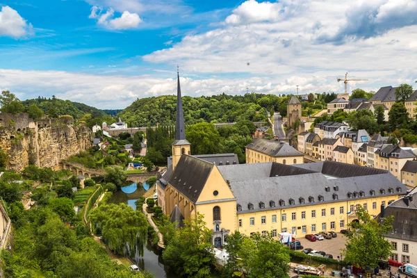 卢森堡 卢森堡 2016年6月18日 卢森堡修道院的全景 Neumunster 和圣让渡的教堂美丽的夏日 卢森堡 — 图库照片