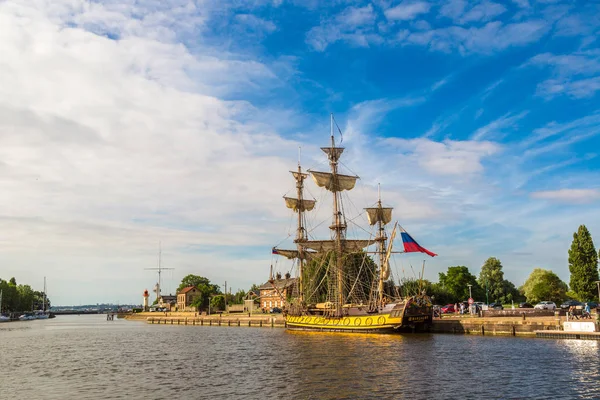 Honfleur Francia Junio 2016 Velero Madera Puerto Honfleur Hermoso Día — Foto de Stock