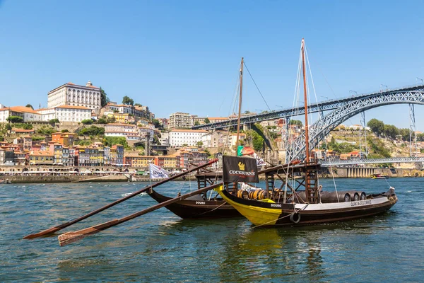 Πόρτο Πορτογαλία Ιουνίου 2016 Παραδοσιακά Σκάφη Βαρέλια Κρασιού Και Τον — Φωτογραφία Αρχείου