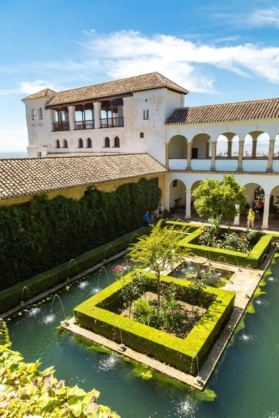 Granada Spagna Giugno 2016 Giardini Fontane Nel Palazzo Dell Alhambra — Foto Stock