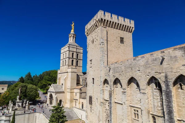 Avignon Francie Června 2016 Křesťanský Kříž Před Katedrálou Papežský Palác — Stock fotografie