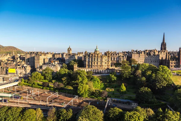 Edinburgh Scotland Junho 2016 Vista Aérea Panorâmica Edimburgo Belo Dia — Fotografia de Stock