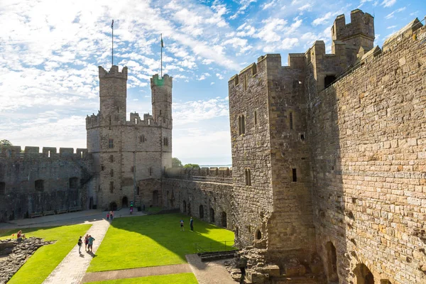 Caernarfon Wales Června 2016 Caernarfon Castle Walesu Krásný Letní Den — Stock fotografie