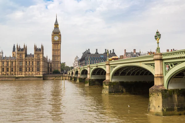 ロンドン イギリス 2016年6月14日 ロンドンのビッグベン 国会議事堂 ウェストミンスター橋美しい夏の日 イングランド イギリス — ストック写真