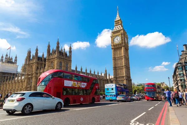 ロンドン イギリス 2016 ビッグ ウェストミン スター橋と 2016 日にロンドン イングランド イギリスの赤い — ストック写真