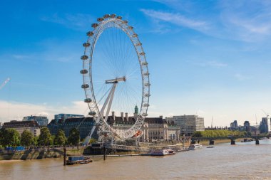 LONDON, UNITED KINGDOM - 14 Haziran 2016: Londra gözü, güzel bir yaz gününde büyük dönme dolap, Londra, İngiltere, Birleşik Krallık