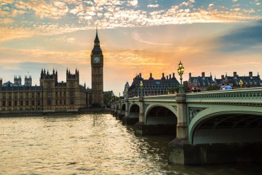 LONDON, UNITED KINGDOM - 14 Haziran 2016: The Big Ben, the Houses of Parliament and Westminster bridge in London in a beautiful summer night, England, İngiltere
