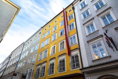 Salzburg, Avusturya - 25 Aralık 2016: Güzel bir günde besteci Wolfgang Amadeus Mozart, Salzburg, Avusturya Doğum yeri