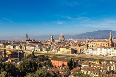 Florence, İtalya - 25 Aralık 2016: Panoramik bir yaz günü katedralde Santa Maria del Fiore Floransa, İtalya