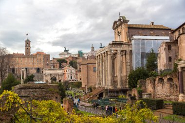 Rome, İtalya - 25 Aralık 2016: Antik kalıntılar forumun bir kış günü Roma, İtalya