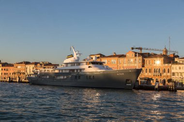 Venice, İtalya - 18 Haziran 2016: Bir yaz günü, Venedik cityscape Venedik, İtalya